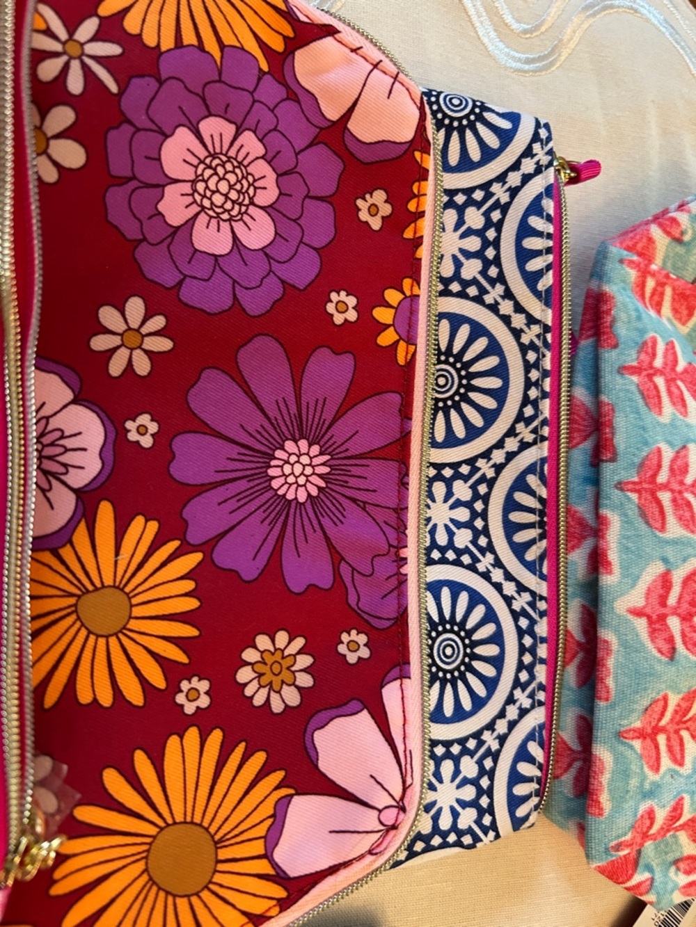 Estee Lauder Pink Floral and Cream Makeup Pouch Set All for $25 - Picture 5 of 8